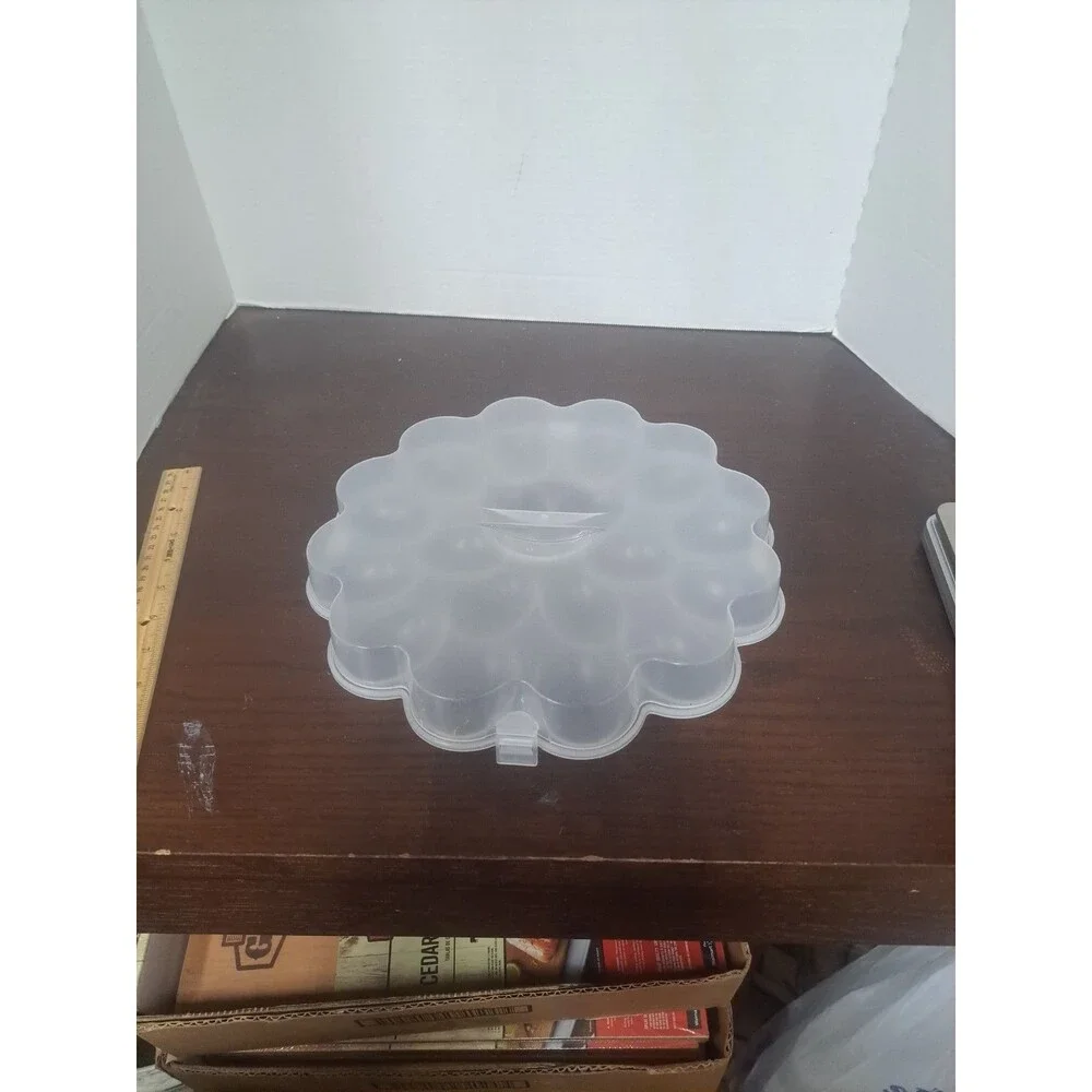 Plastic Egg Holder Holds 18 Eggs Snap On Locking Lid